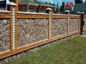 Кирпичный забор с камнем 12 метров фото в Электростали