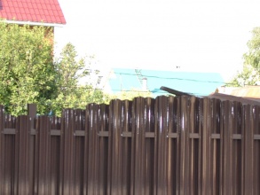 Забор из евроштакетника на ленточном фундаменте 10 метров фото в Электростали